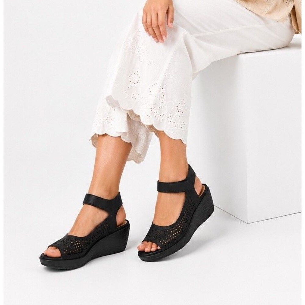 Clarks Artisan Black Nubuck Wedge Sandals Peep Toe Hook Loop Women’s 11